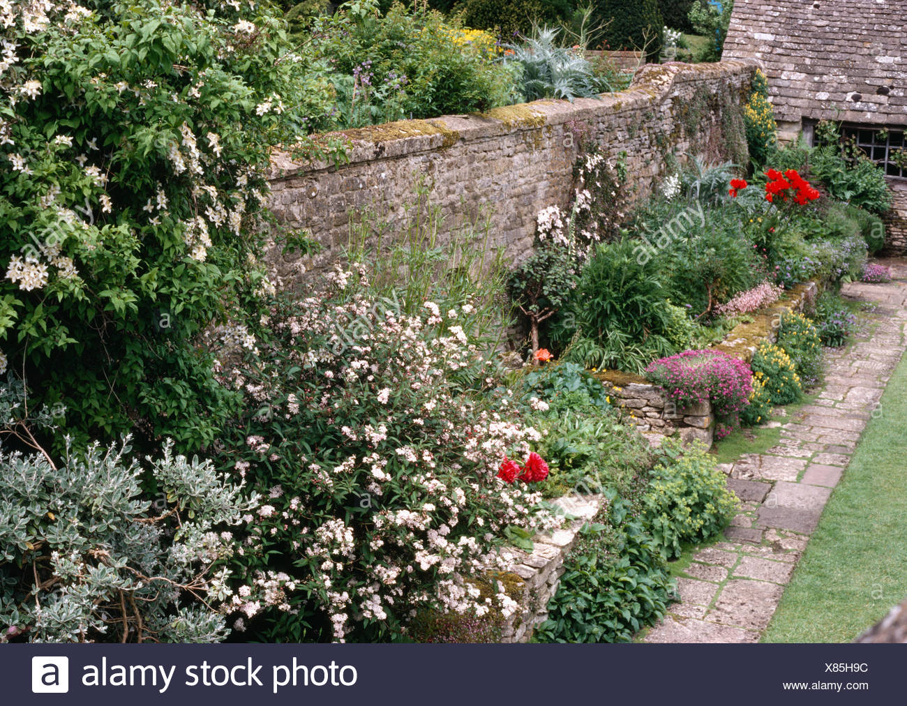 Narrow Garden Path Stock Photos & Narrow Garden Path Stock Images Alamy