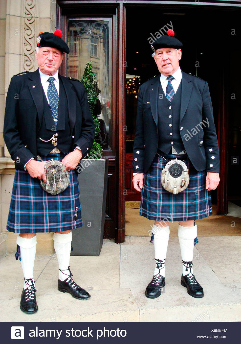 scotsmen in kilts