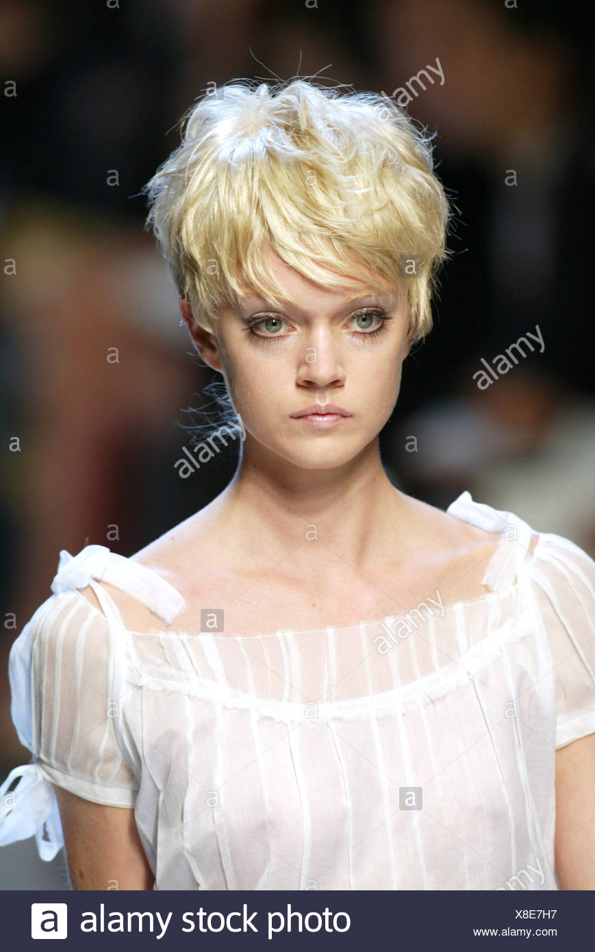 Philosophy Milan Ready To Wear S S Sixties Style Blonde Model