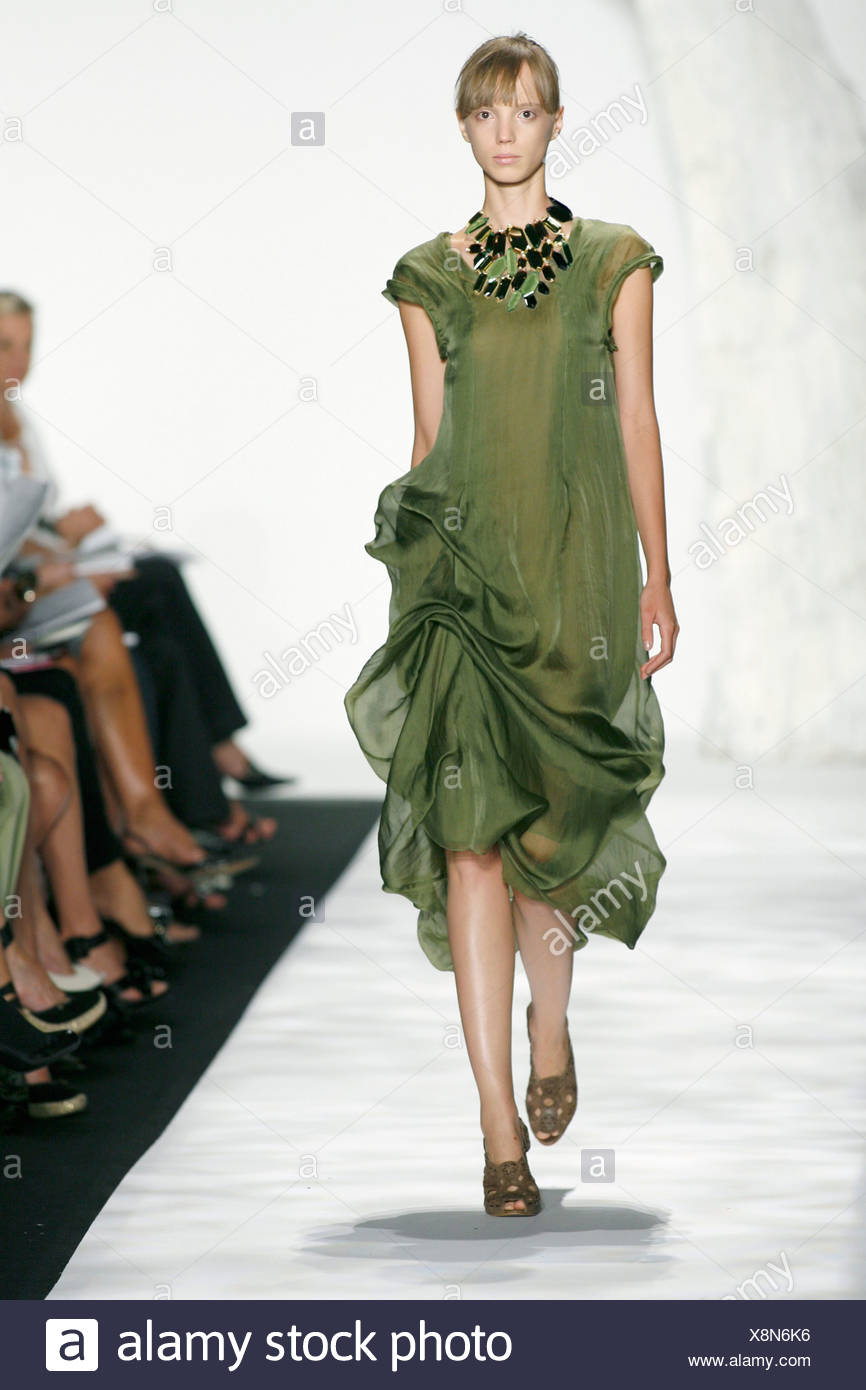 Vpl New York Ready To Wear Spring Summer Model Blonde Hair Wearing