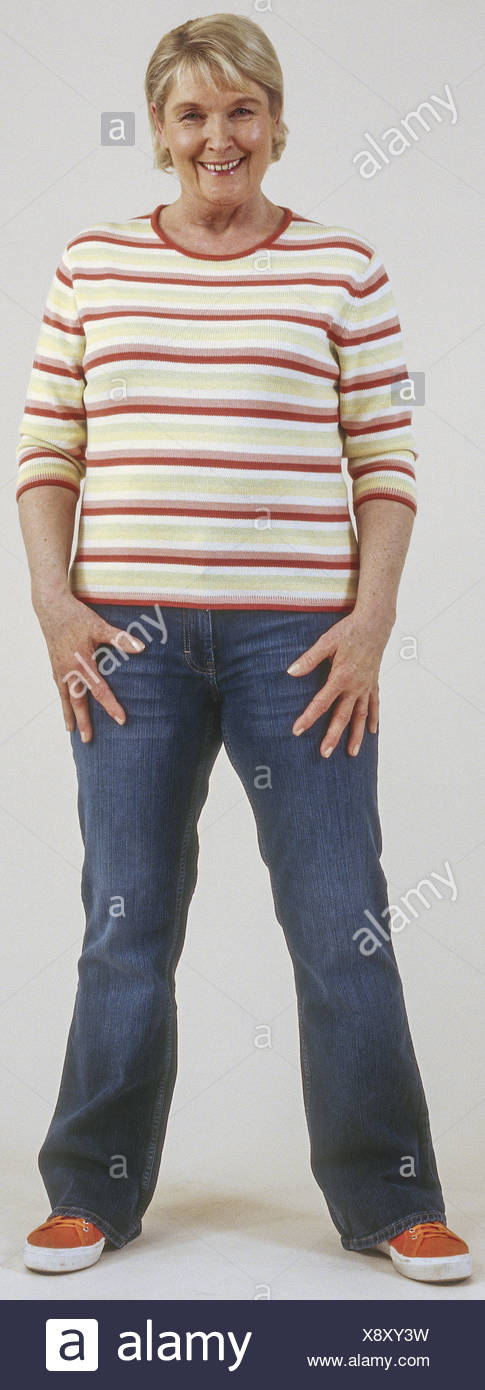 Seniorin in Jeans und Pulli (model-released) Stock Photo