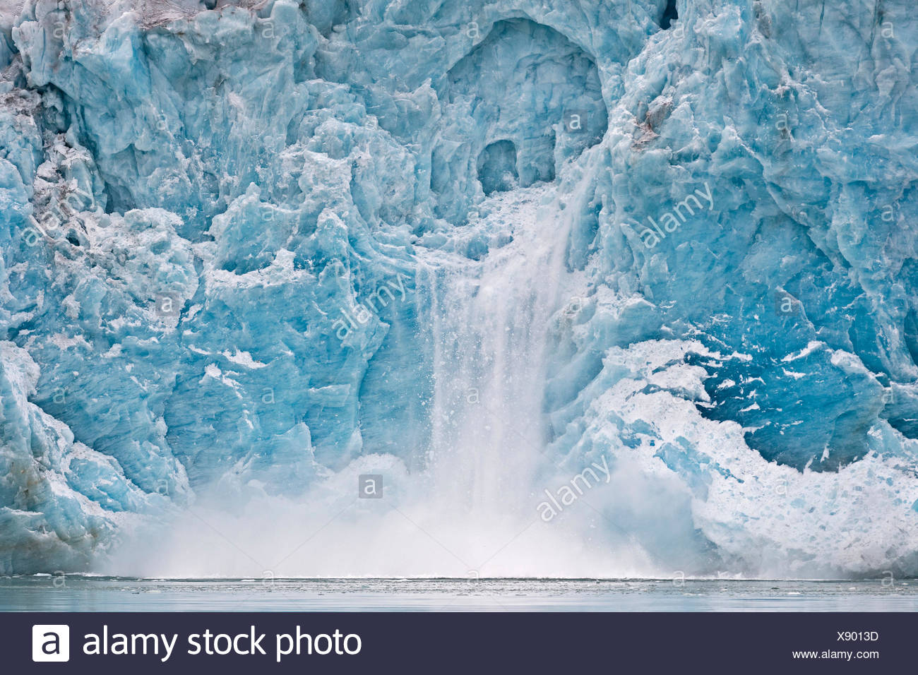 Calving glacier, rim of the Monacobreen Glacier, Liefdefjorden, Spitsbergen, Svalbard Islands, Svalbard and Jan Mayen, Norway Stock Photo