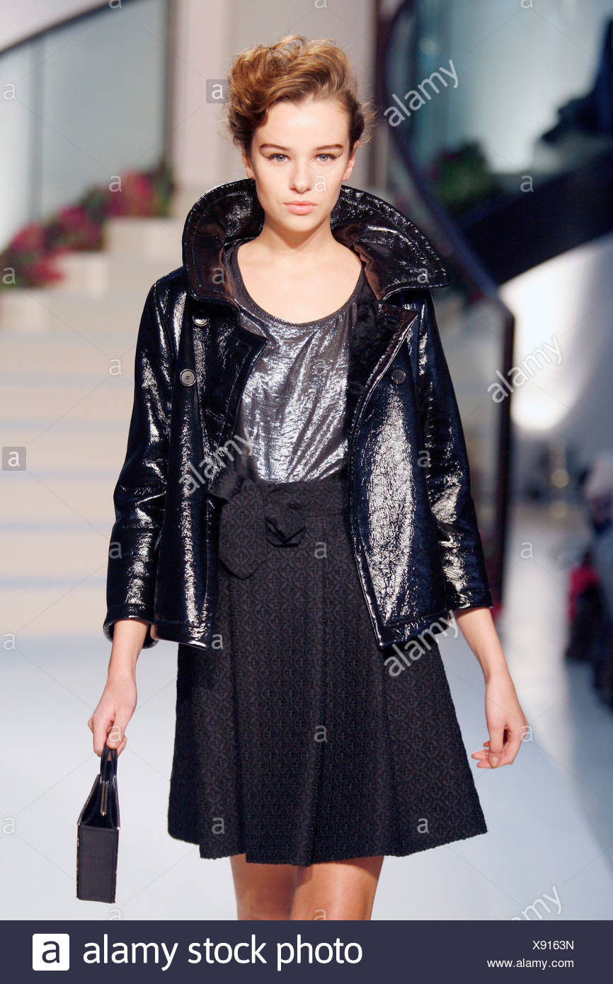 How to short wear black flared skirt exclusive photo How to short wear black flared skirt rare photo