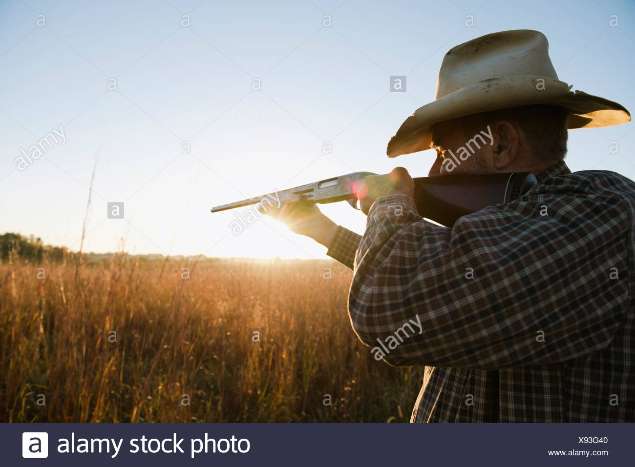 Man Holding Shotgun Stock Photos & Man Holding Shotgun Stock Images - Alamy