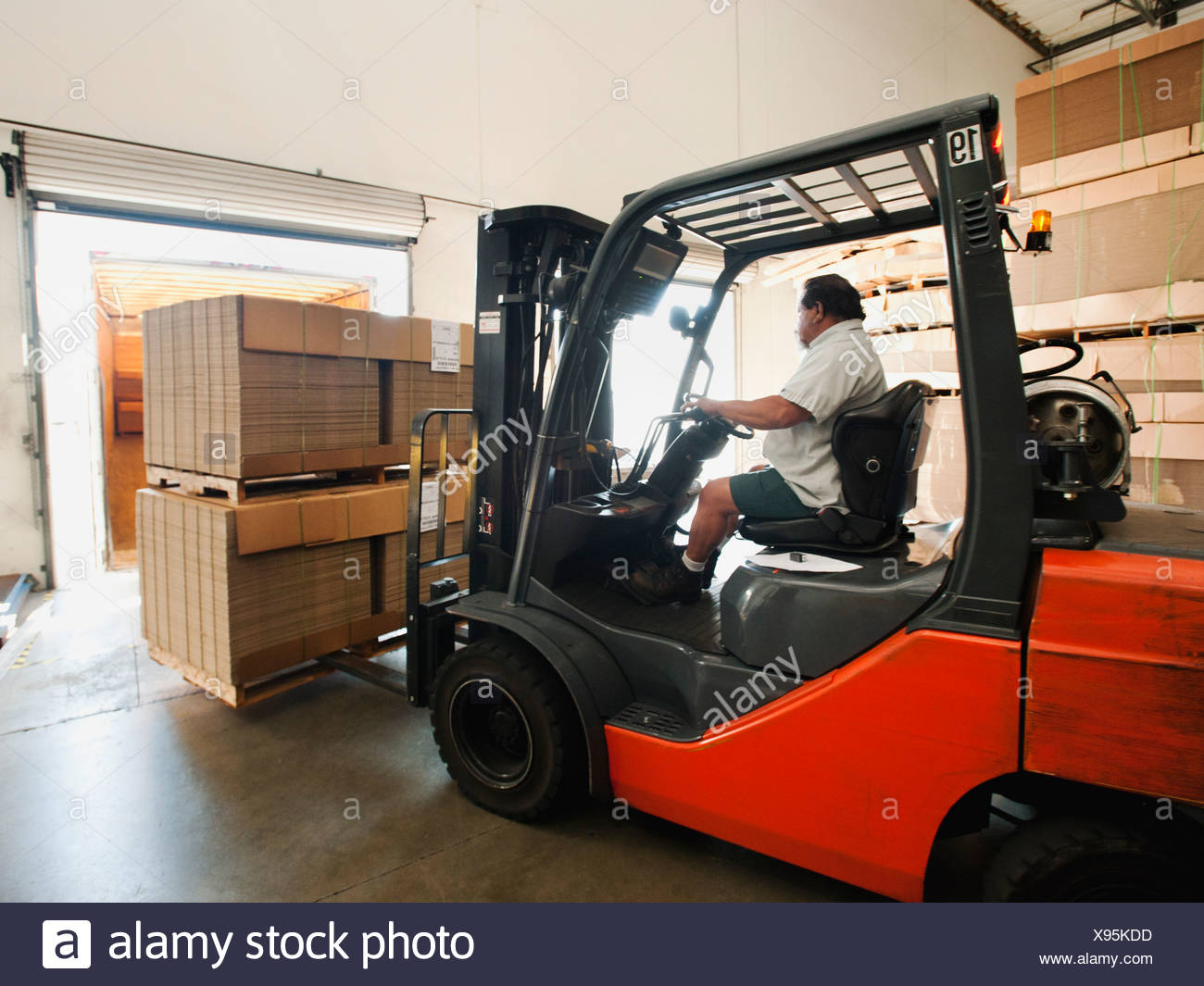 Forklift Truck Loading Unloading Shipping High Resolution Stock Photography And Images Alamy
