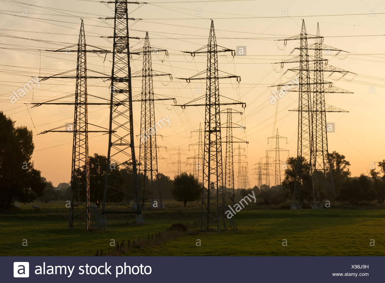 Overhead Cables Stock Photos & Overhead Cables Stock Images - Alamy