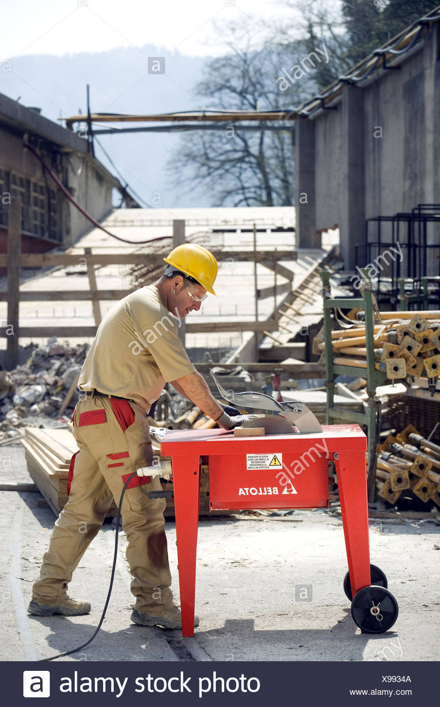 Construction Machinery Bench Saw With Woodcutting Circular Saw