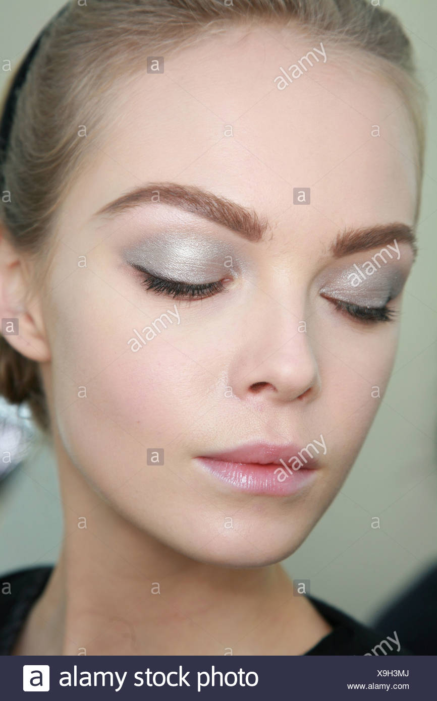 Chanel Backstage Paris Ready To Wear Spring Summer Model Blonde
