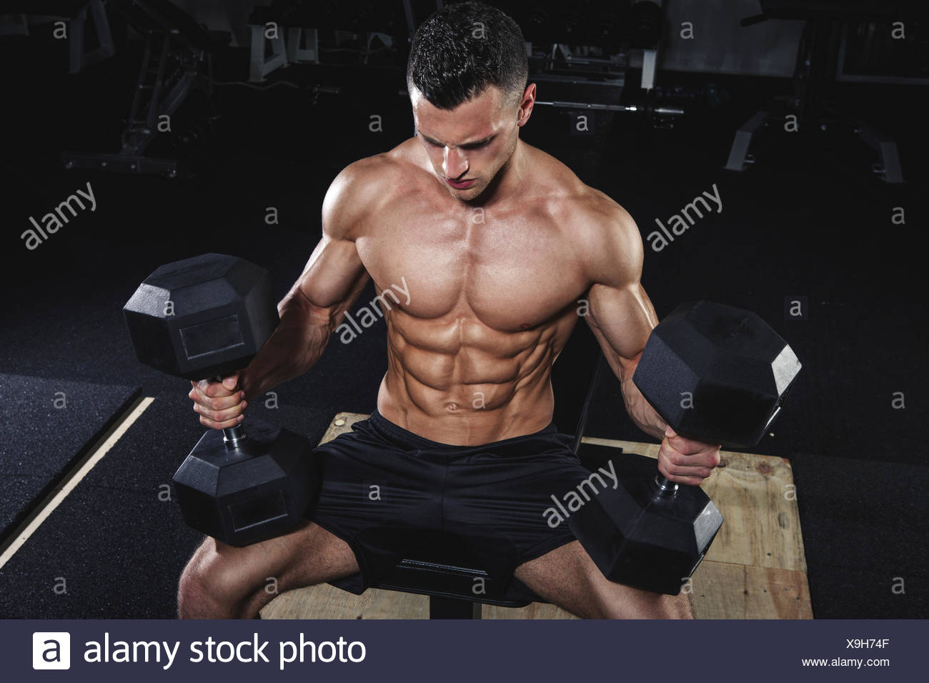 Dumbbell Bench Press High Resolution Stock Photography and Images Alamy