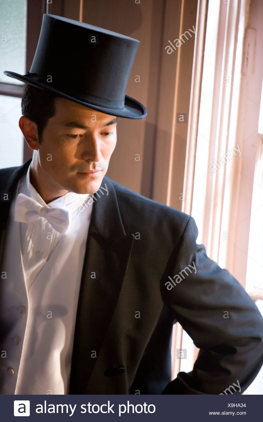 Asian man in tuxedo and top hat Stock Photo: 281278904 - Alamy