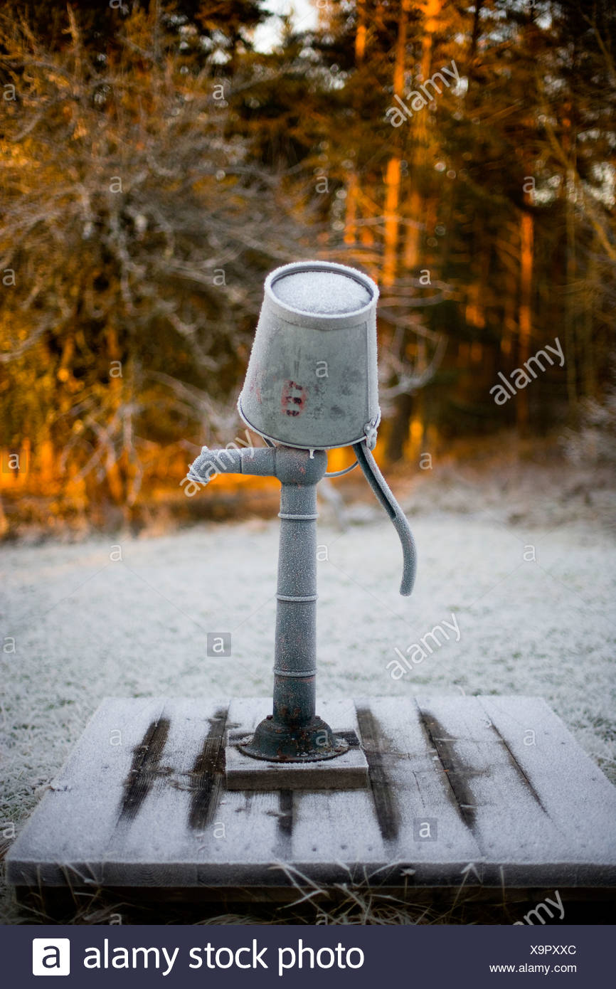Bucket Of Water Hand High Resolution Stock Photography and Images Alamy
