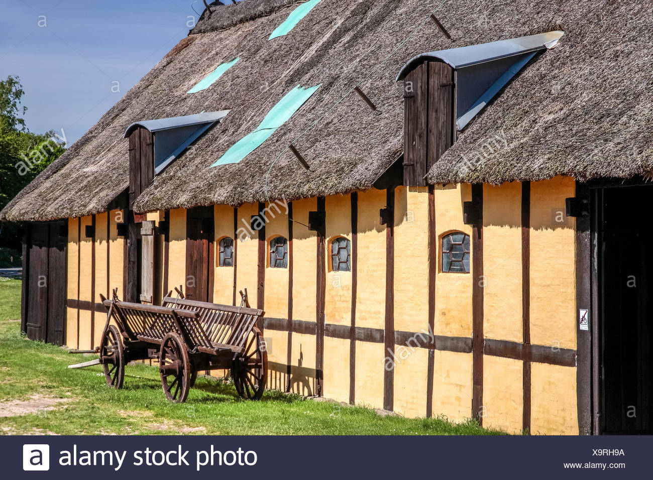Alter Bauernhof Beim Kleinen Ort Melsted An Der Kuste Bornholms Danemark Stock Photo Alamy