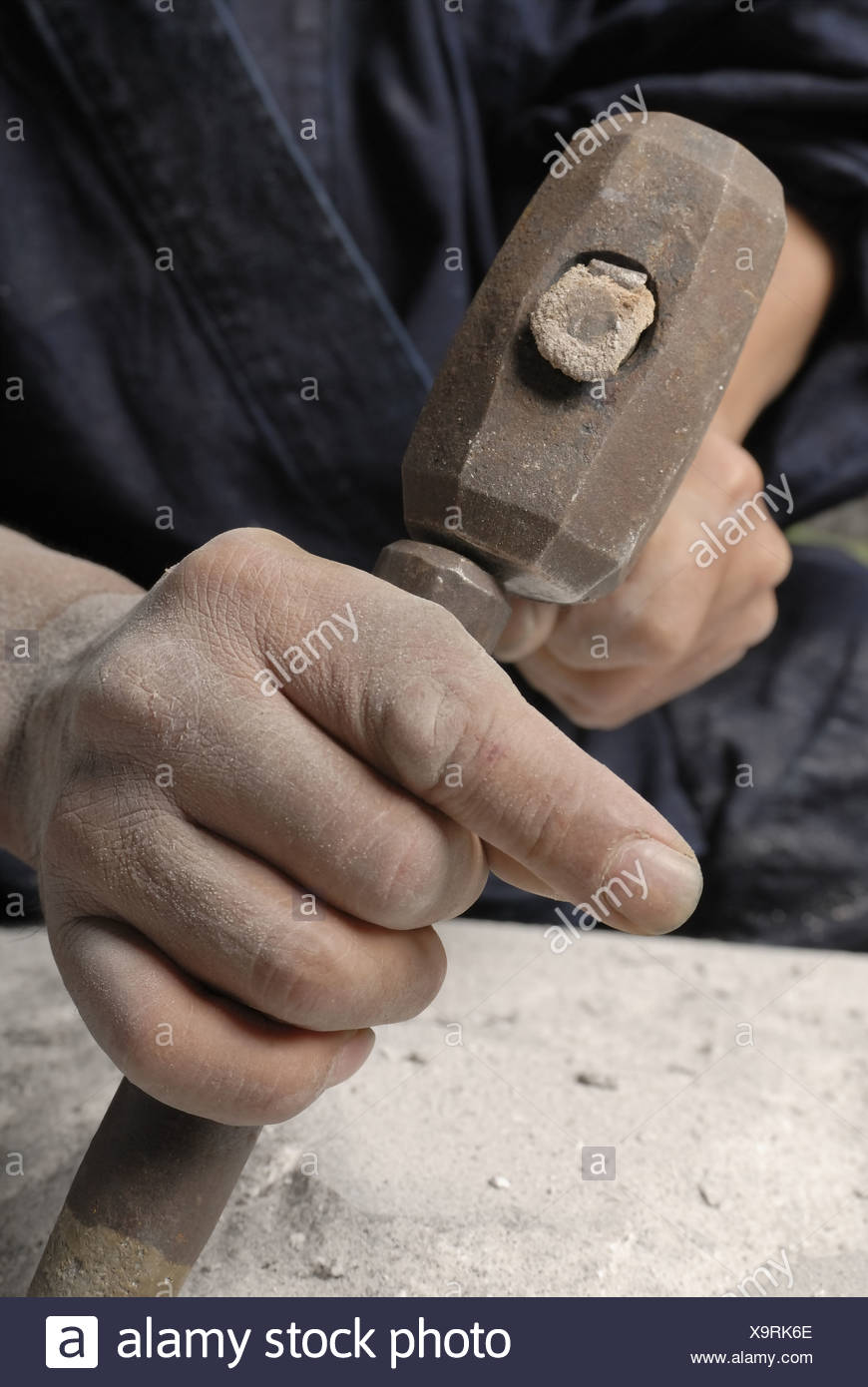 Hammer Chisel Sculptor Stone Stock Photos & Hammer Chisel Sculptor