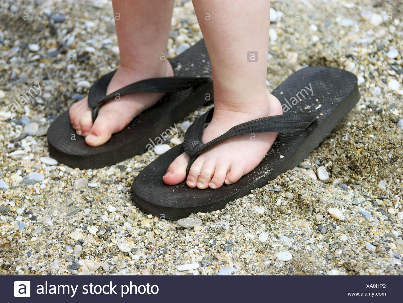 black toddler flip flops