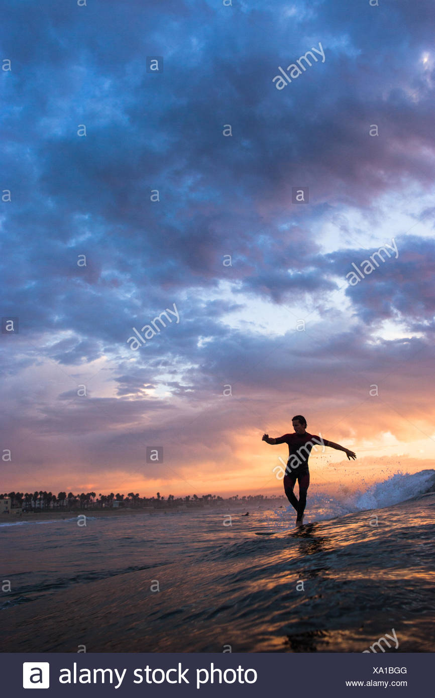 Longboard Surfing Stock Photos & Longboard Surfing Stock Images Alamy