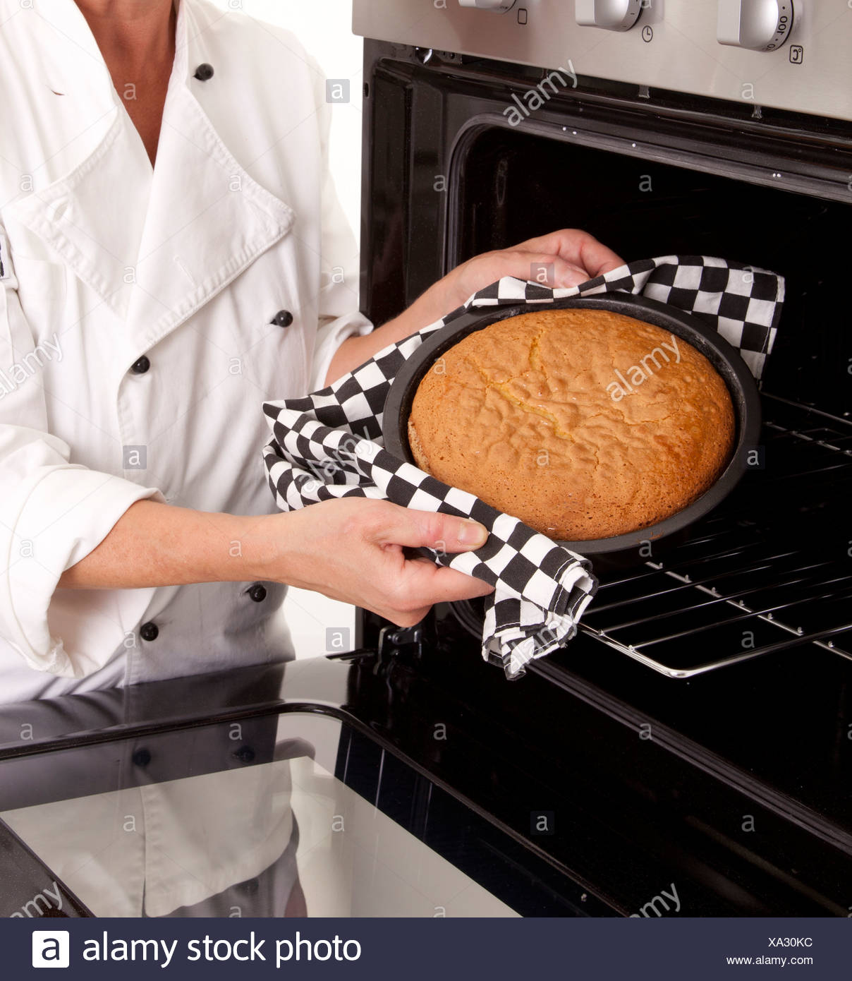 Cake Baking Oven Stock Photos & Cake Baking Oven Stock Images Alamy