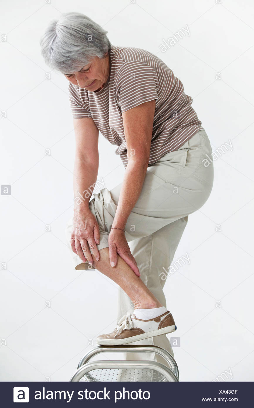 Leg Pain Elderly Stock Photos & Leg Pain Elderly Stock Images Alamy