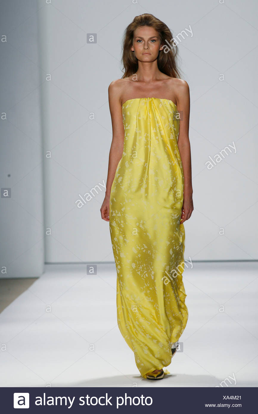 Tuleh New York Ready To Wear Spring Summer Model With Long Blonde