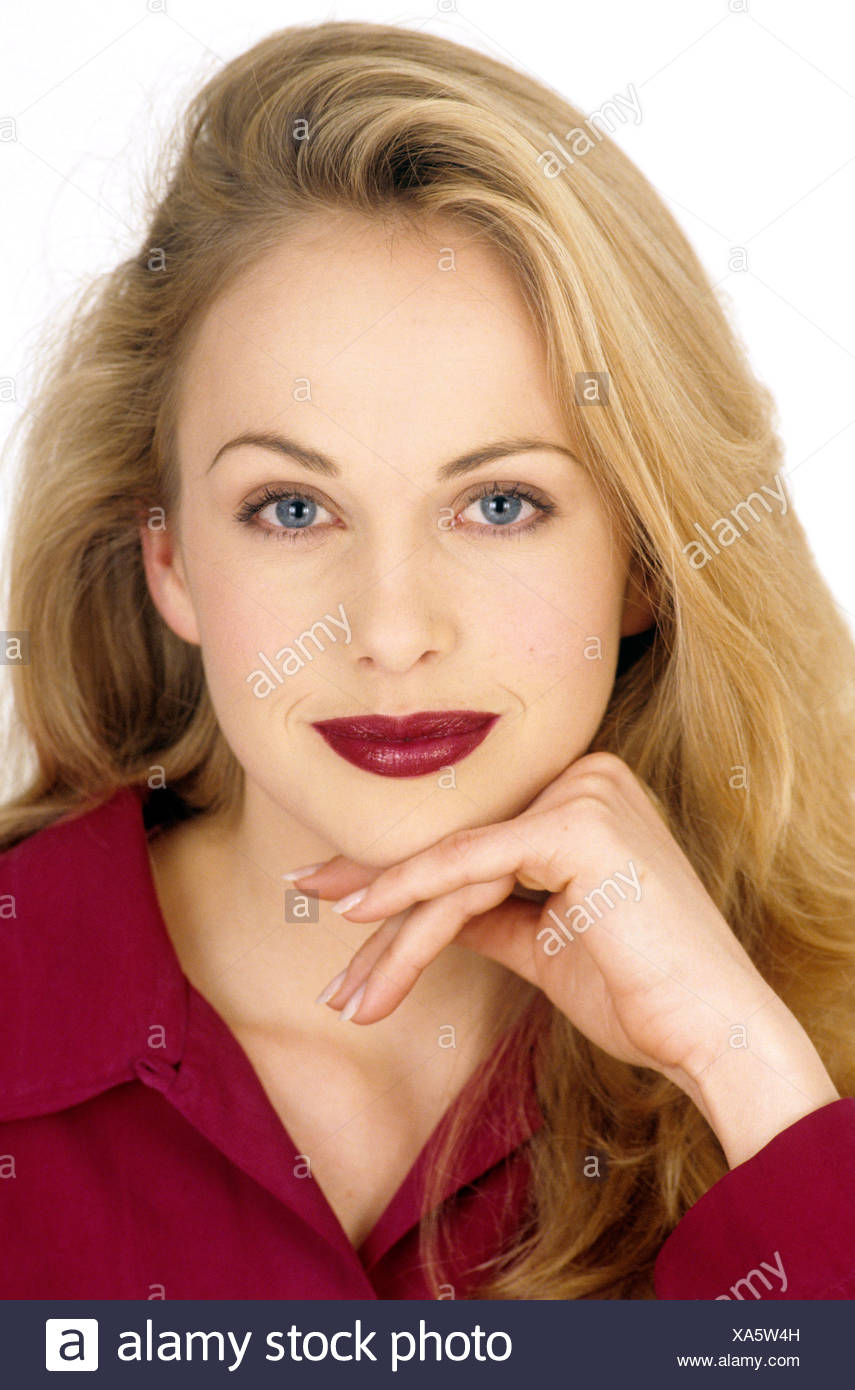 dark red eyeliner