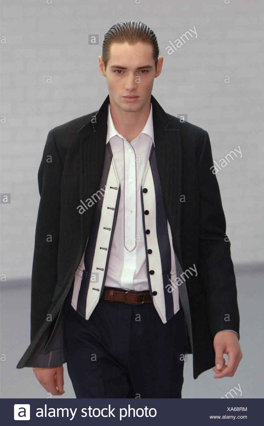 Louis Vuitton Menswear Paris Ready to Wear Monochrome trouser suit: Model  dark hair slicked back wearing white open neck shirt Stock Photo - Alamy
