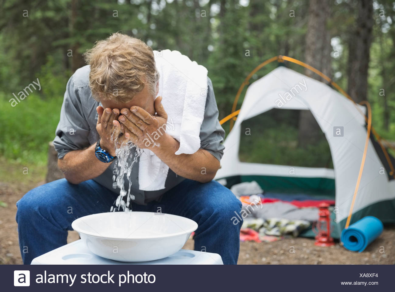 Washing Body Stock Photos & Washing Body Stock Images Alamy