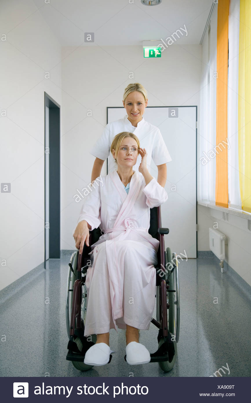 Nurse Bath Patient High Resolution Stock Photography and Images Alamy