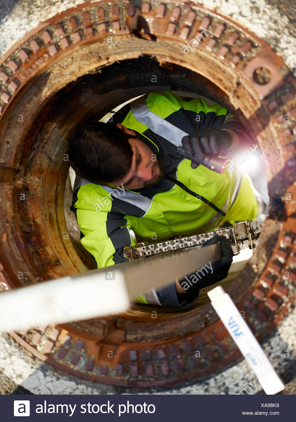 Manhole Worker Stock Photos & Manhole Worker Stock Images - Alamy