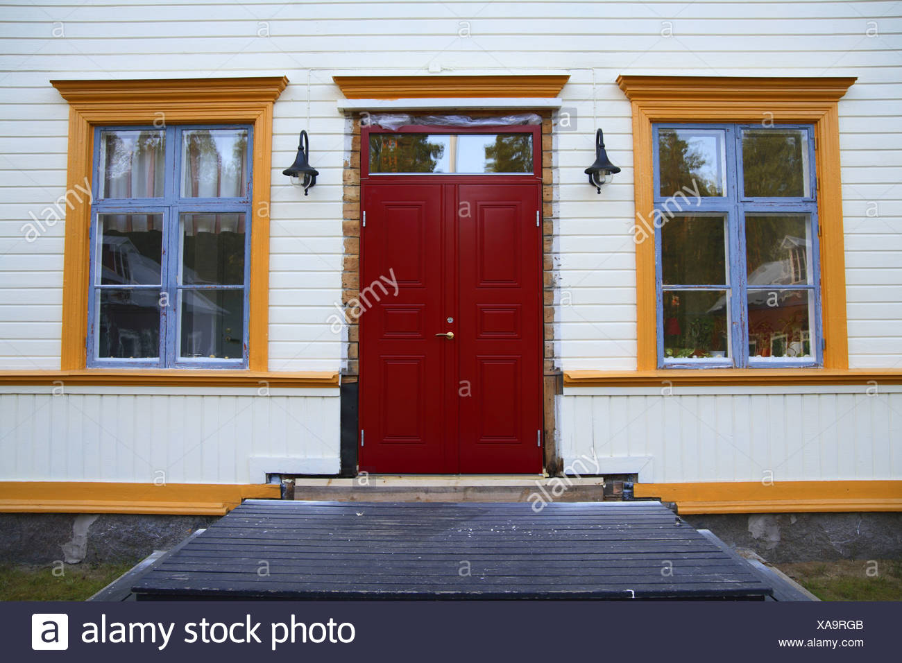 A Red Door On A White House Stock Photo 281728507 Alamy
