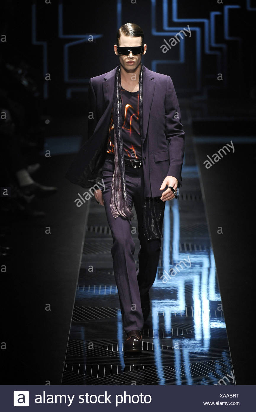 Versace Milan Ready To Wear Menswear Autumn Winter Side Sleek Hair