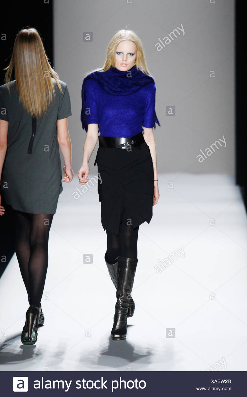 blue skirt black tights