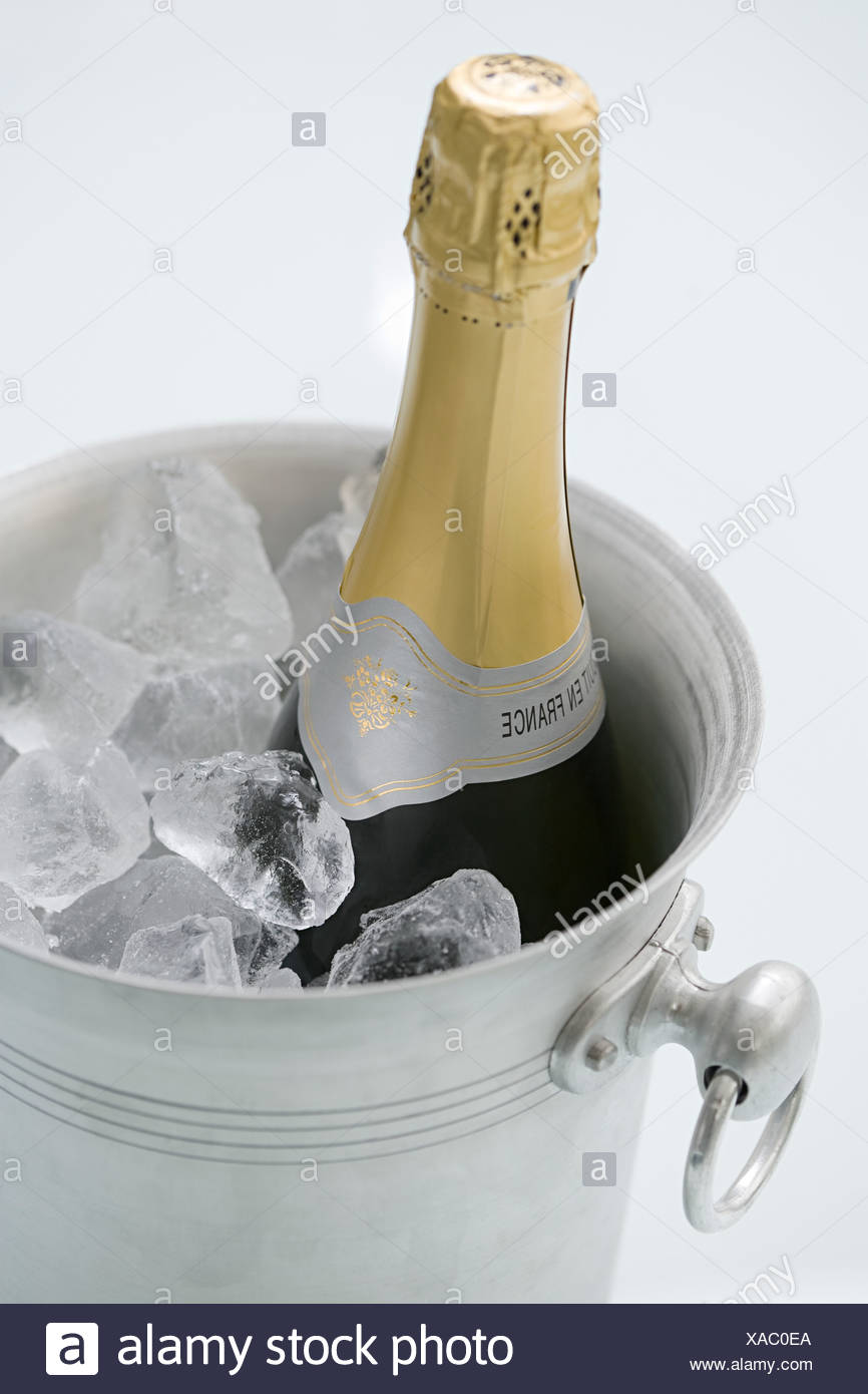 Champagne Buckets Stock Photos & Champagne Buckets Stock Images Alamy