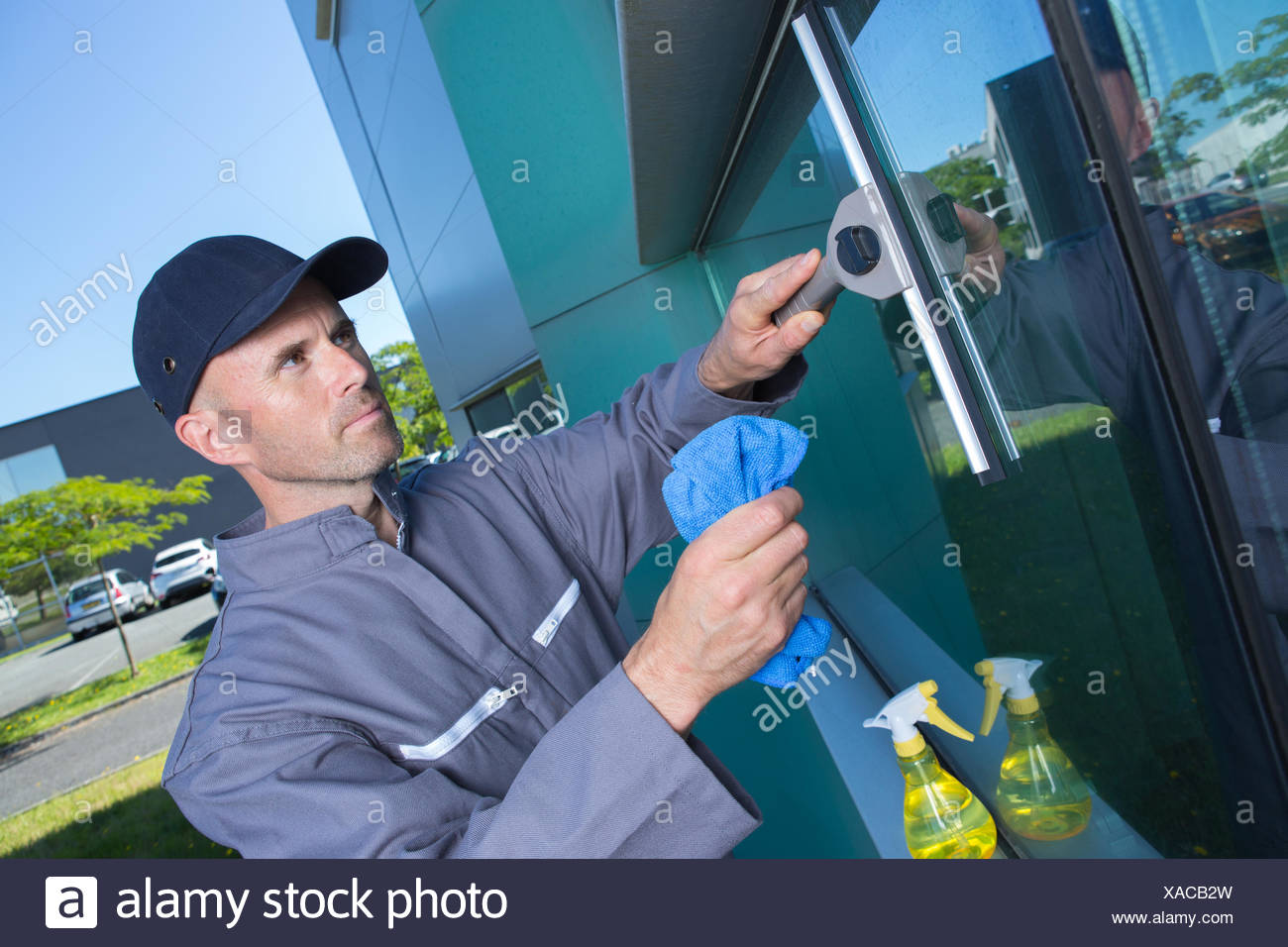 Man Washing Car Windscreen High Resolution Stock Photography and Images Alamy