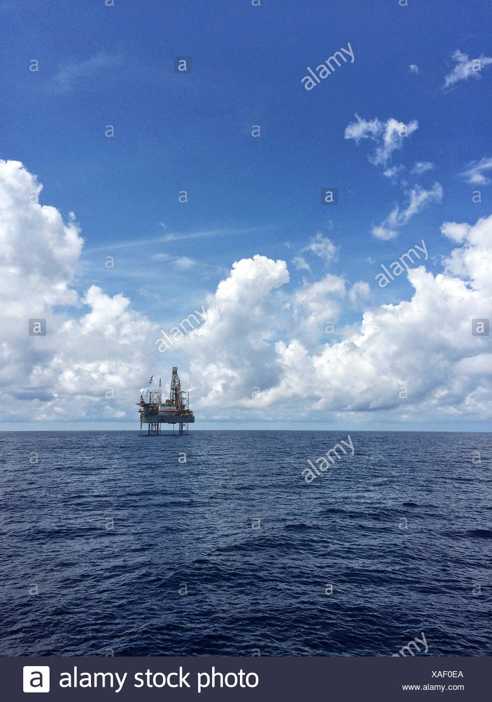 Offshore Oil Rig Construction Stock Photos & Offshore Oil Rig ...