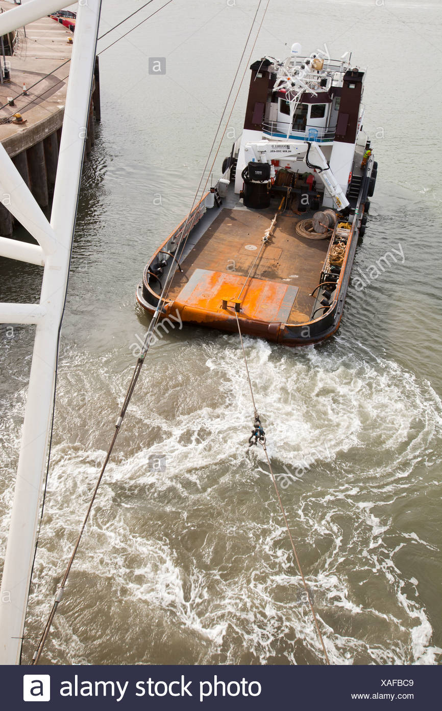 Tug Towing Barge Stock Photos & Tug Towing Barge Stock Images Alamy