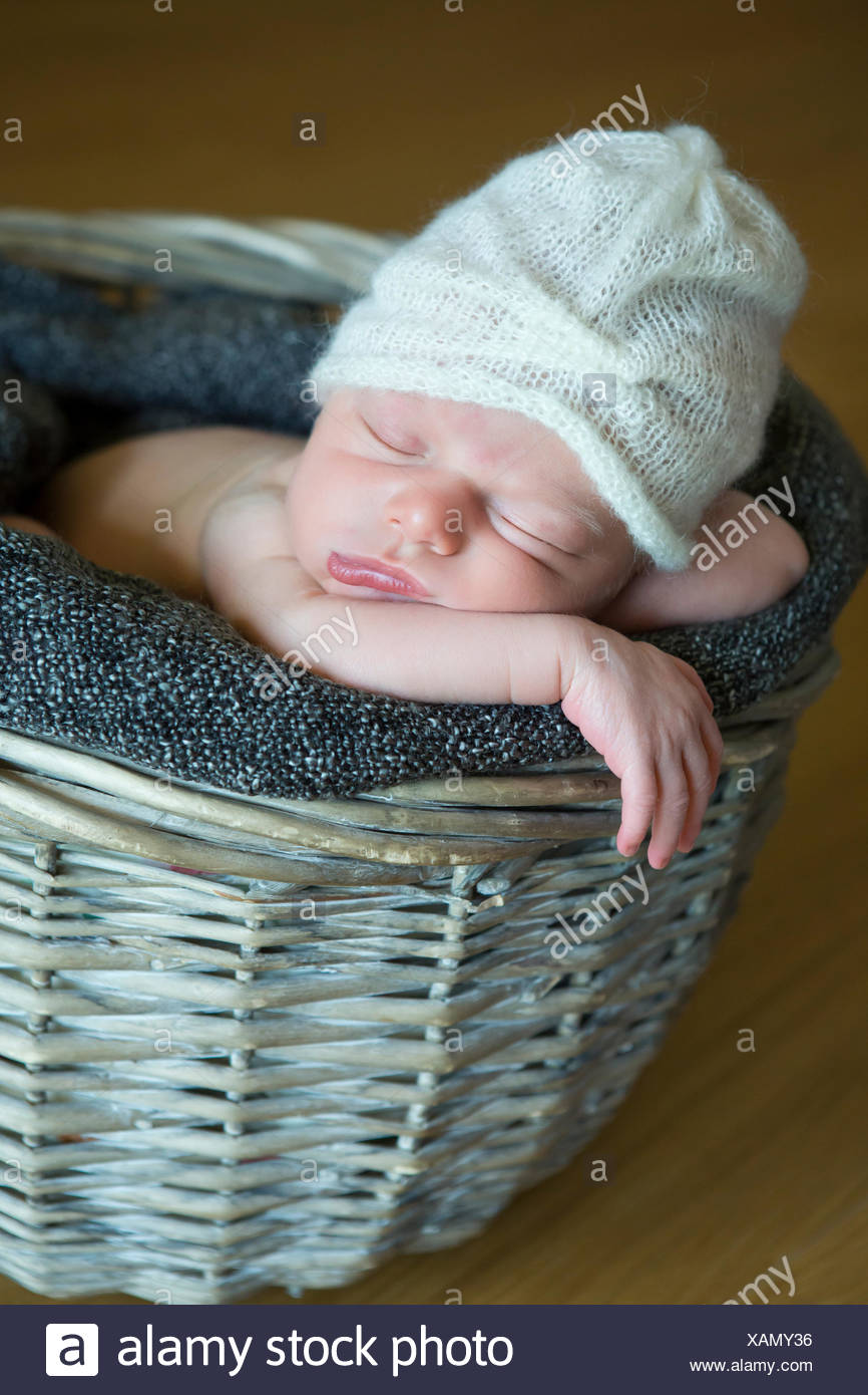 newborn wooly hat