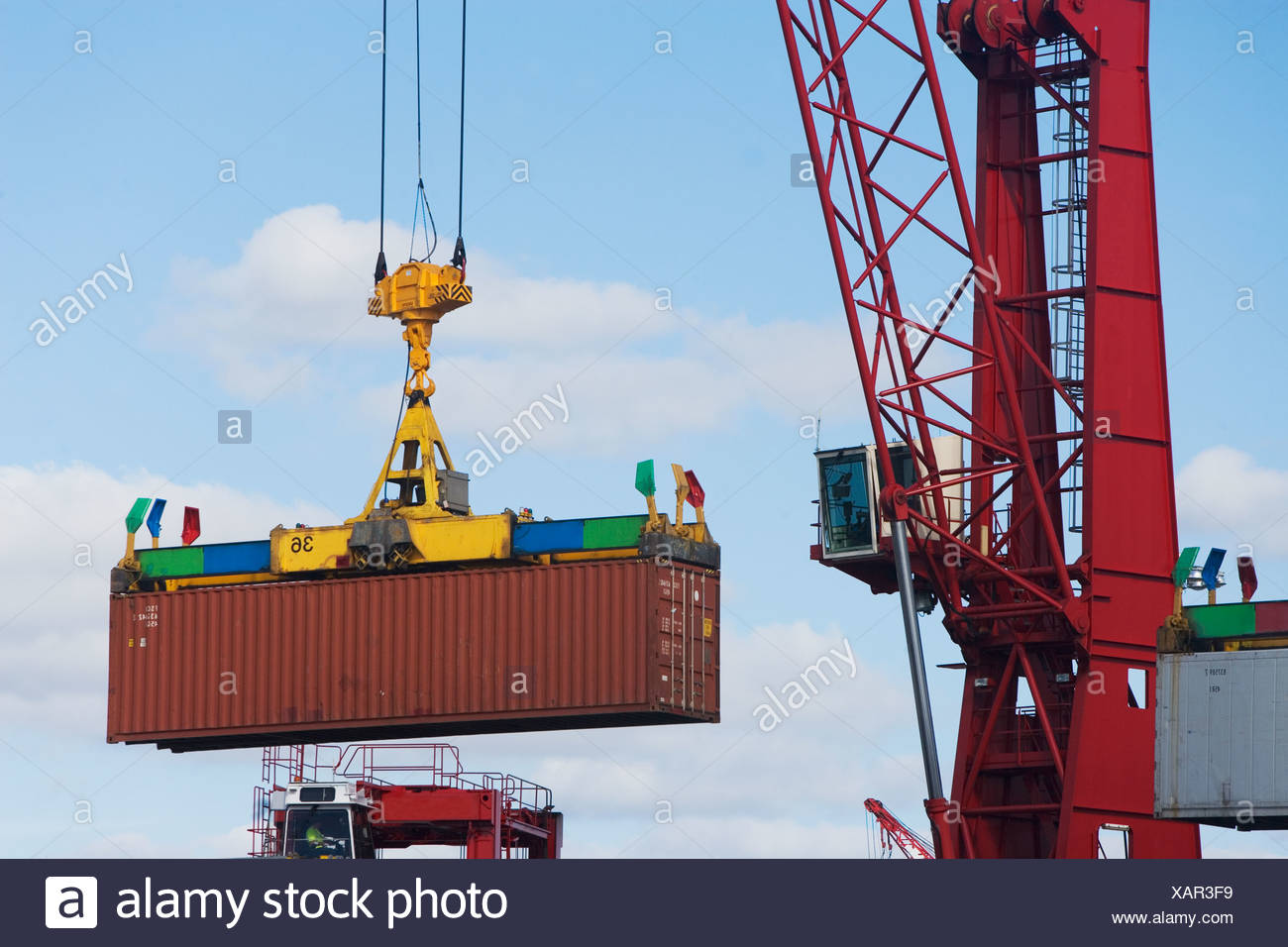 Lifting Cargo Crane High Resolution Stock Photography and Images Alamy