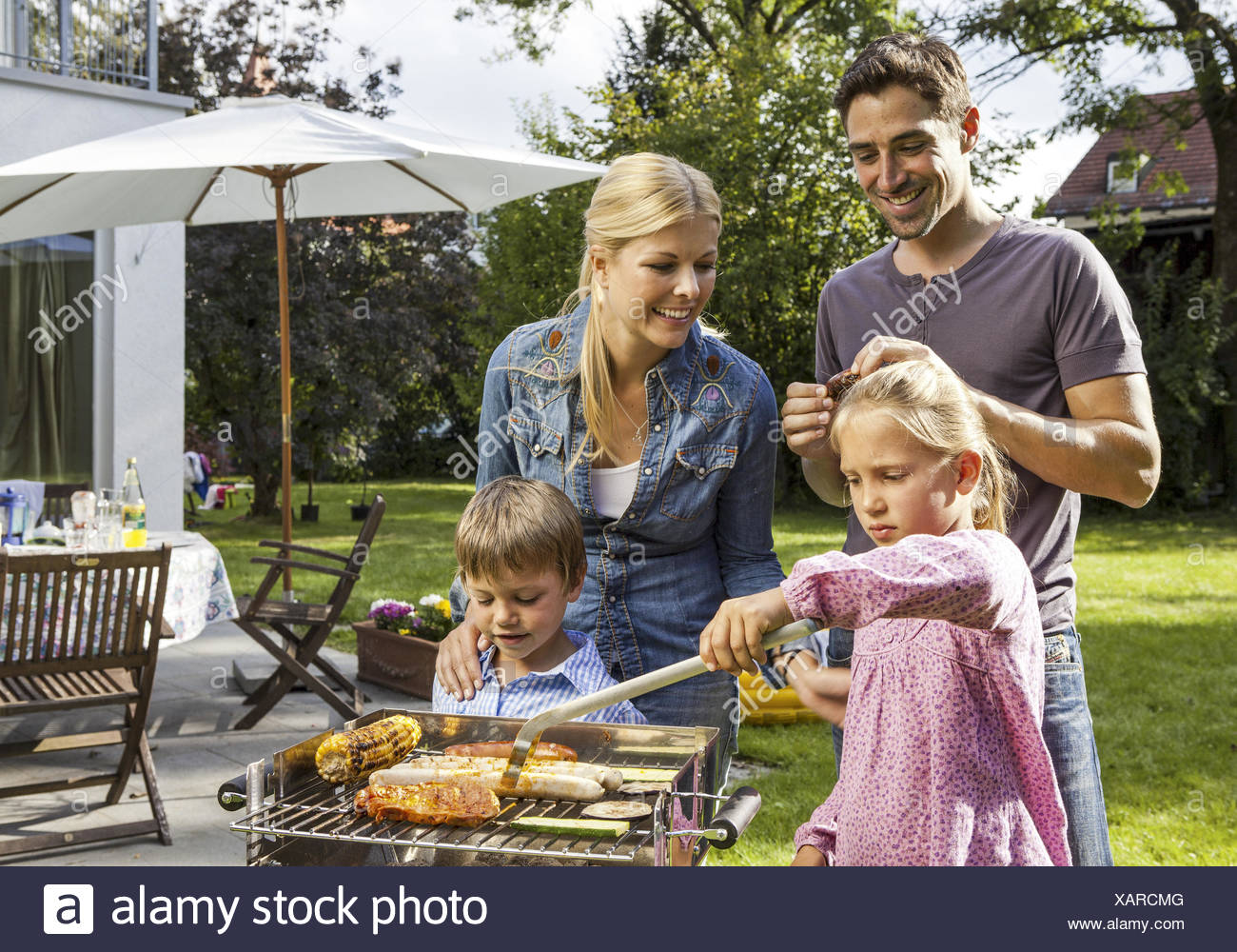 Grillen Garten High Resolution Stock Photography and Images Alamy