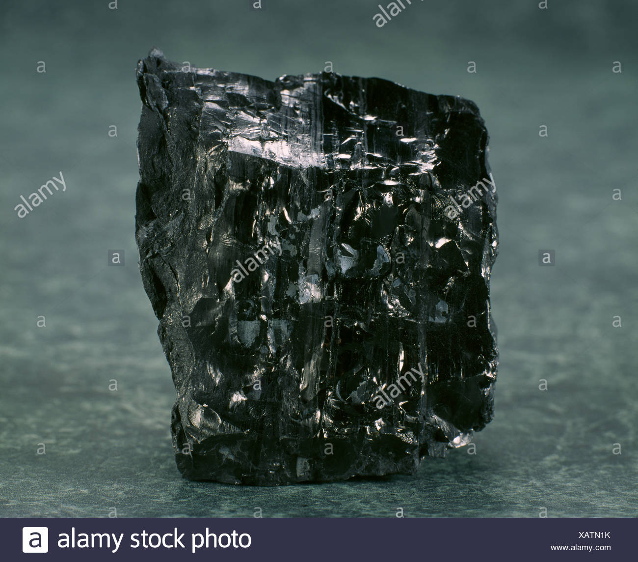 COAL ANTHRACITE FIXED CARBON USED AS DOMESTIC FUEL BECAUSE OF ITS SMOKELESS  QUALITY AND HIGH ENERGY OUTPUT Stock Photo - Alamy