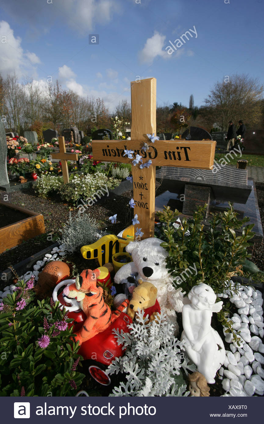 Grave of a child at the cemetry of Weissenthurm, rhineland-palatinate, germany Stock Photo
