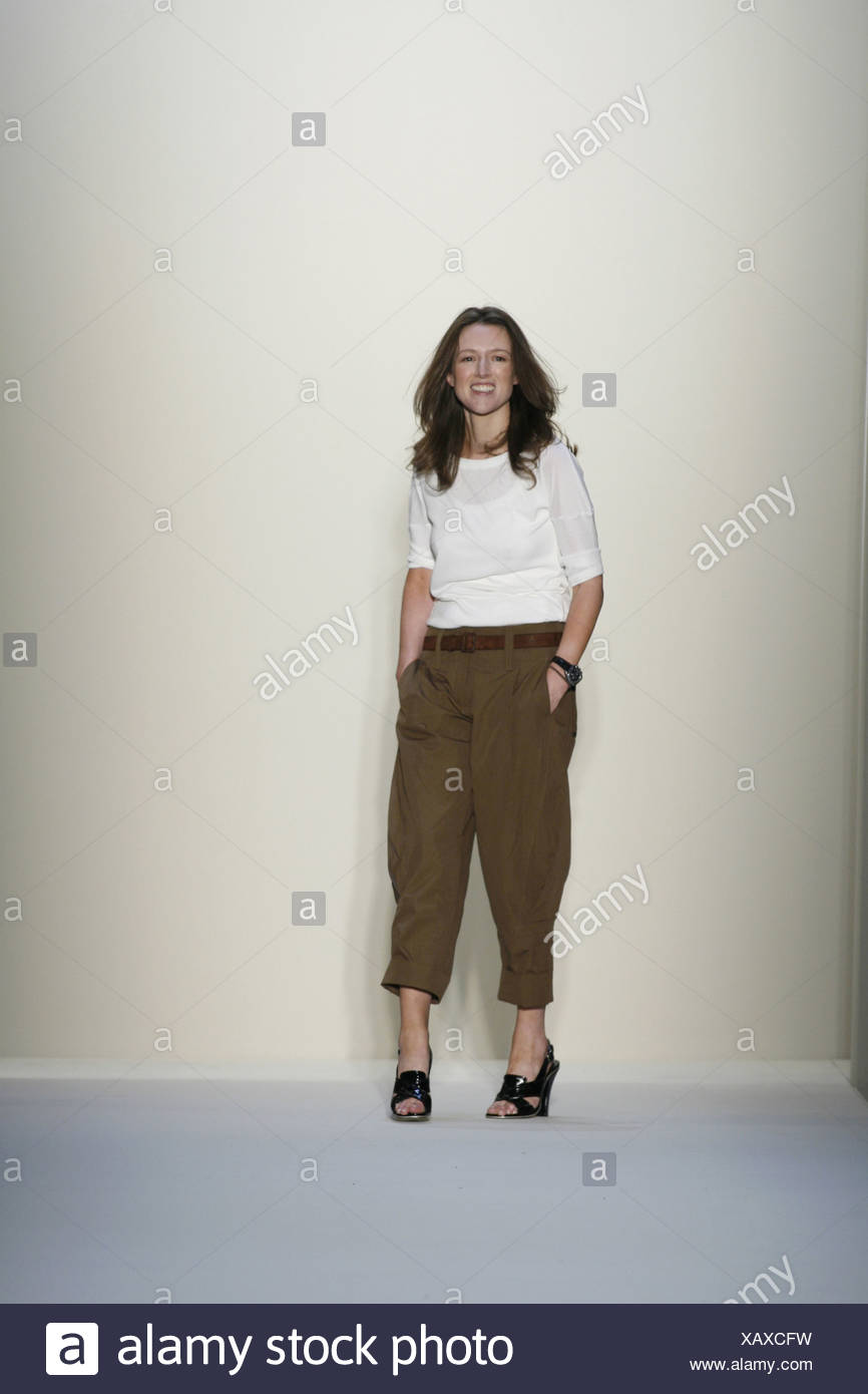 ladies brown cropped trousers