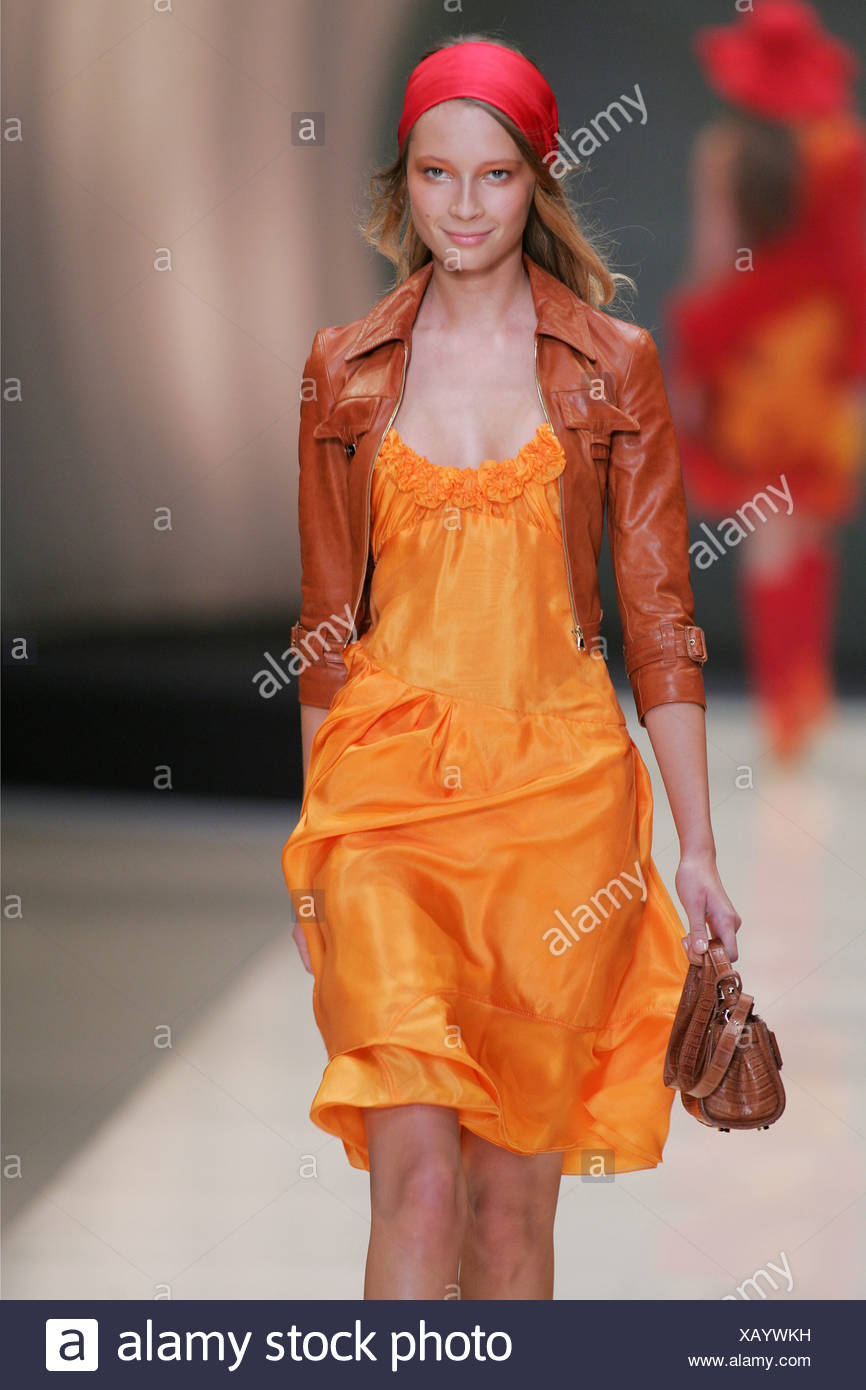 C Line Paris Ready To Wear S S Female Model Tiiu Kuik Dark Blonde