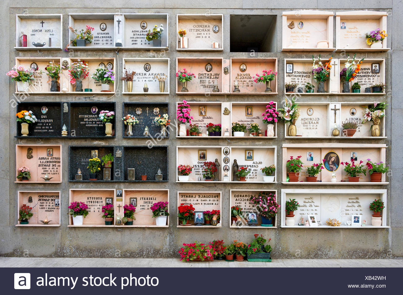 Graves Above Ground High Resolution Stock Photography and Images - Alamy