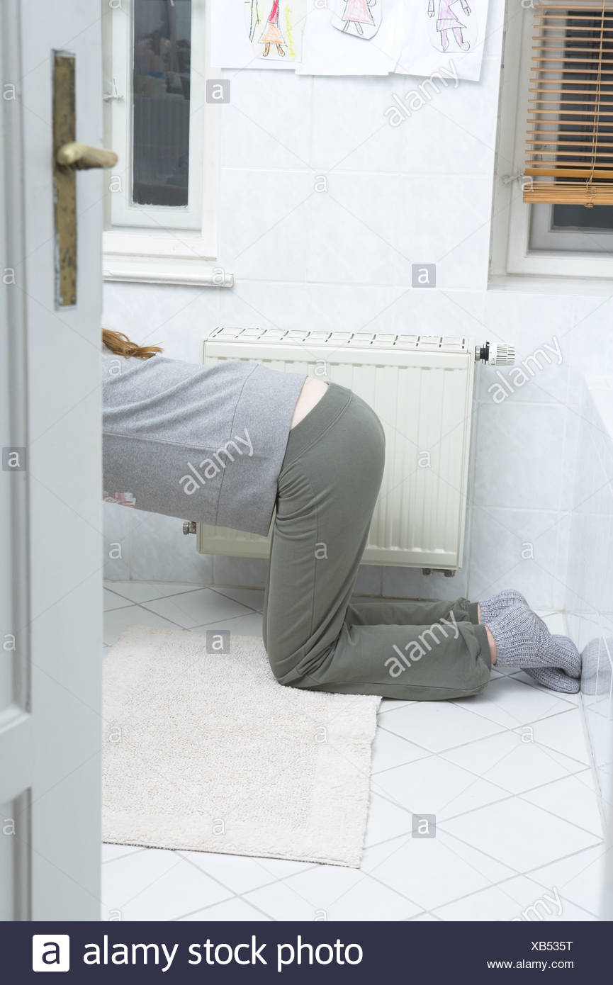 Woman Vomiting Into Toilet Stock Photos & Woman Vomiting 