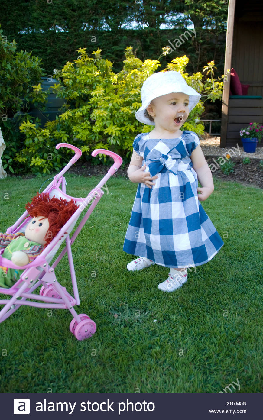 white summer trainers