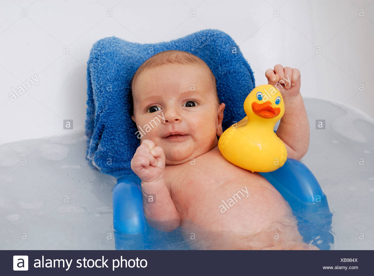 Two Boys In Bath Tub High Resolution Stock Photography and Images Alamy