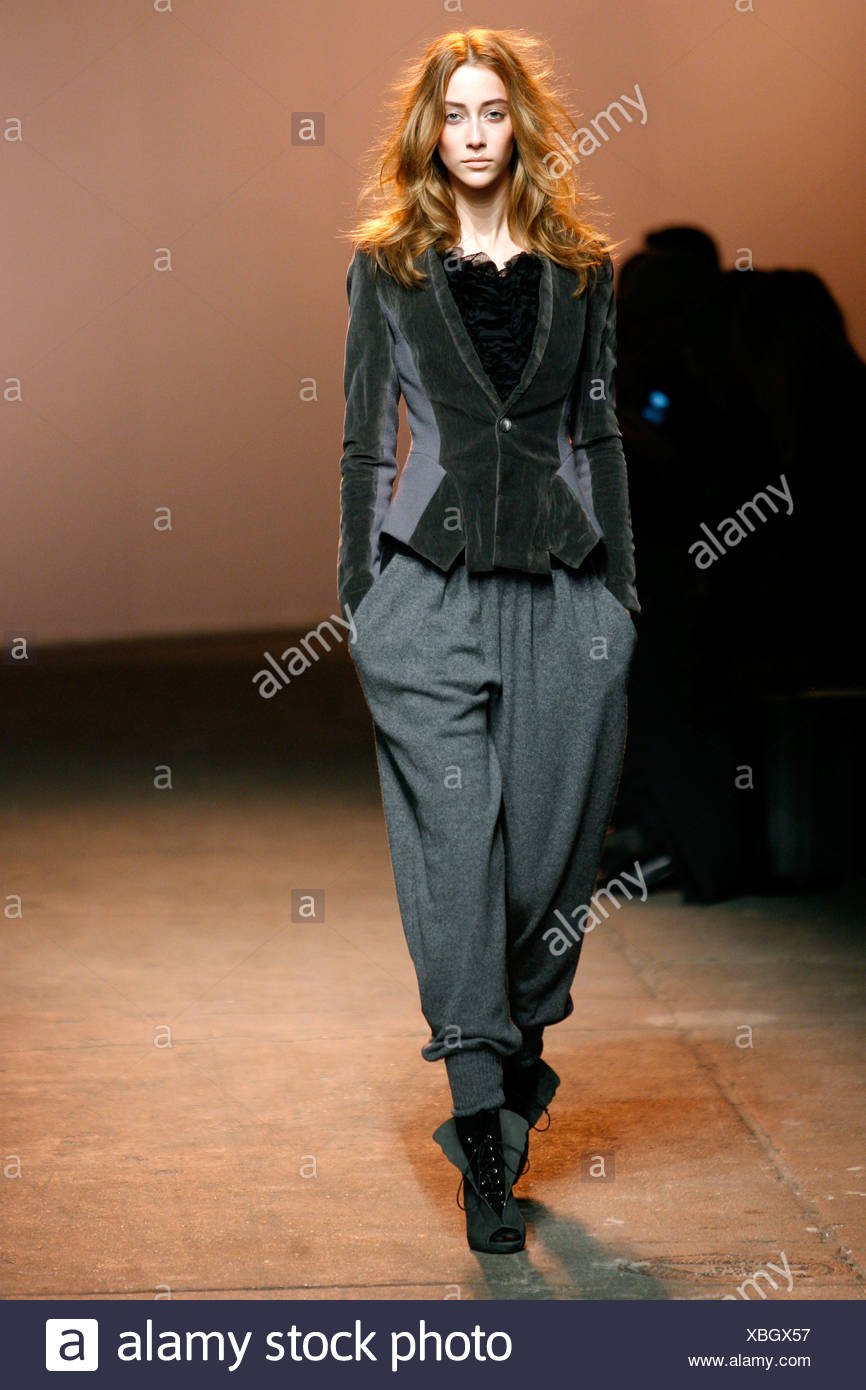 baggy tapered trousers