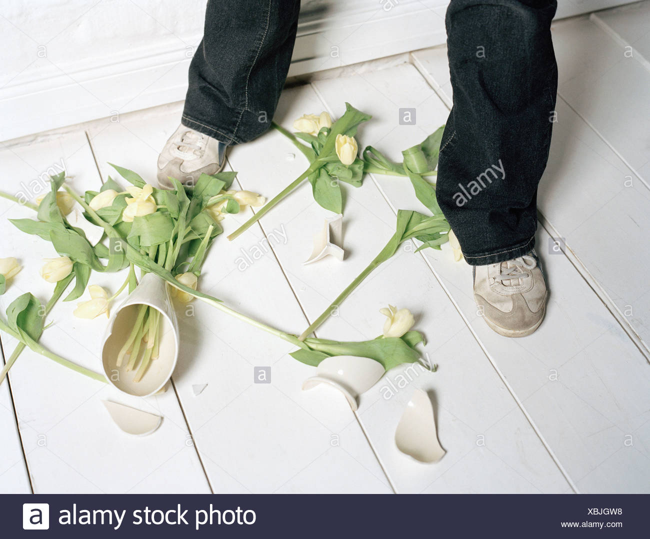Broken Vase Flower High Resolution Stock Photography and Images Alamy