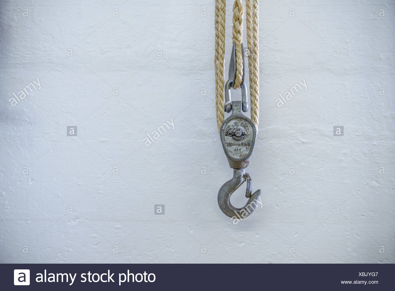 Rope And Pulley High Resolution Stock Photography and Images - Alamy