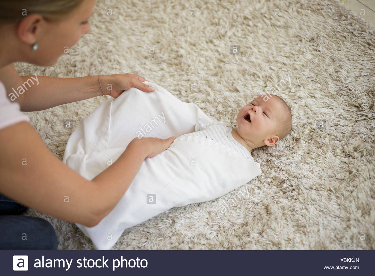 Tucking In Stock Photos & Tucking In Stock Images Alamy