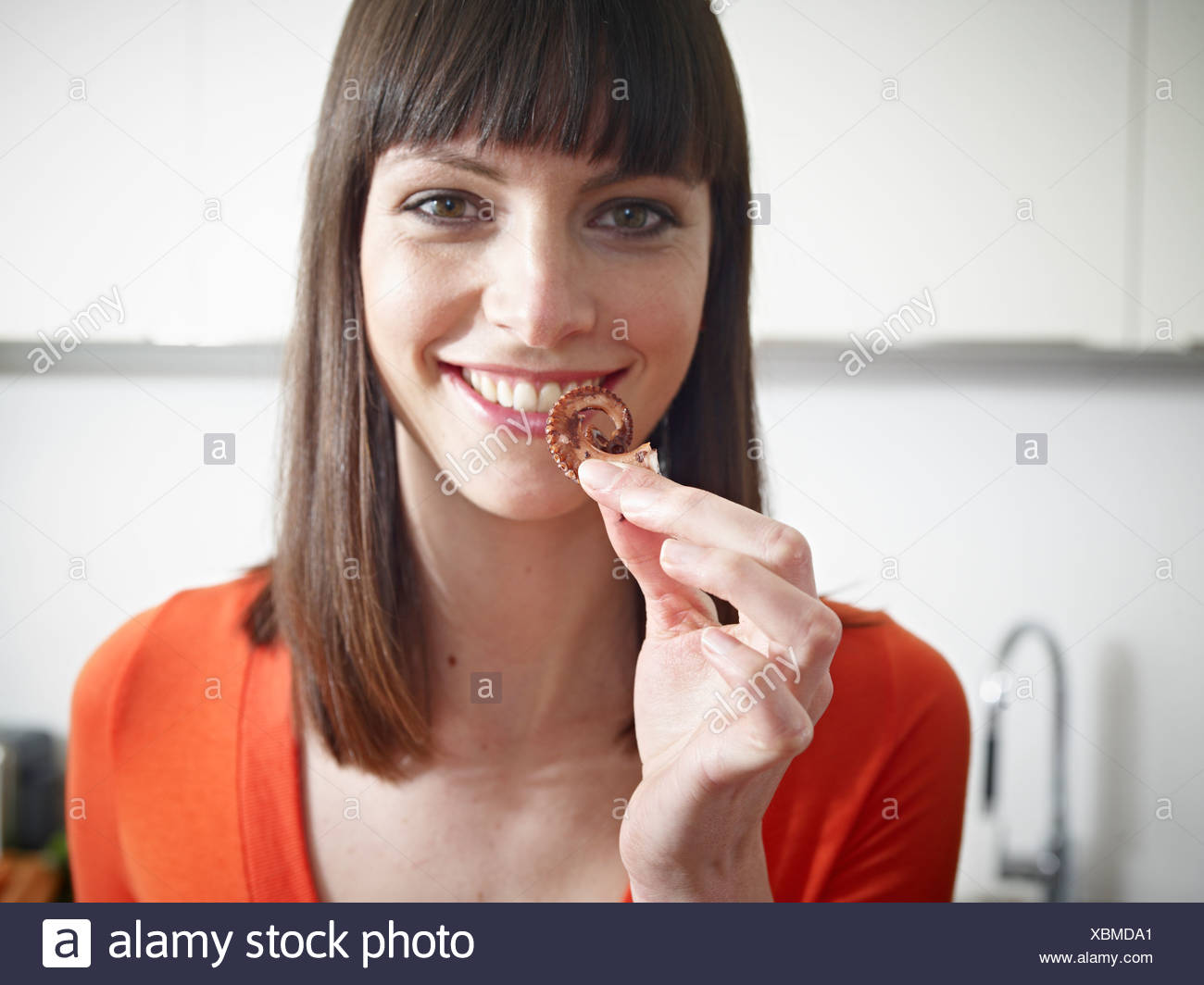 Octopus sucking on a woman, big naked apple booty comic